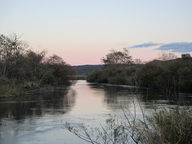 夕焼け空と川