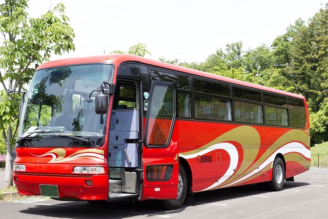 赤い観光バス